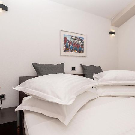 Apartments Luka Toni Krvavica Eksteriør billede